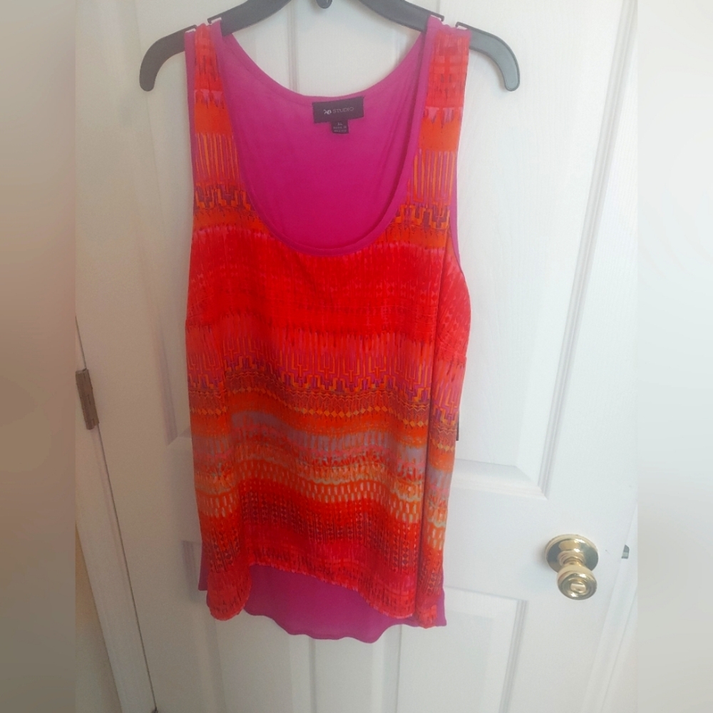 Sleeveless women's blouse